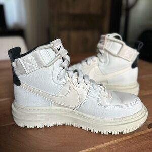 Nike Woman White High-Top Sneakers